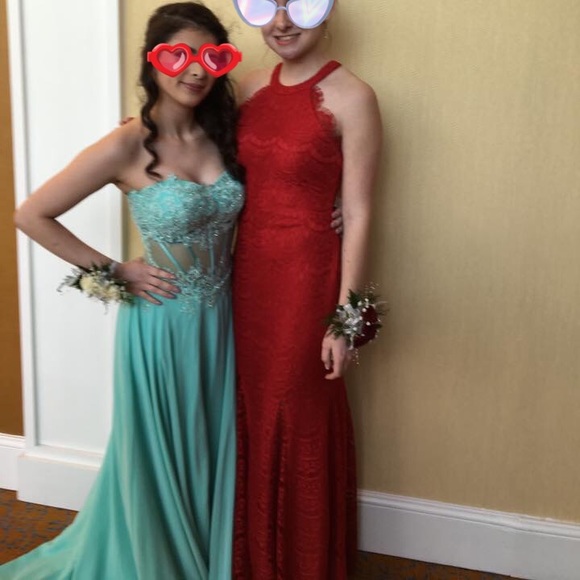 Elegant evening gown - Picture 2 of 3